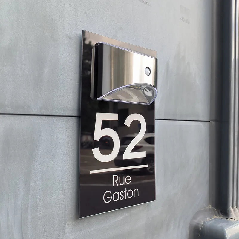 Placă de ușă solară personalizată: eleganță și vizibilitate