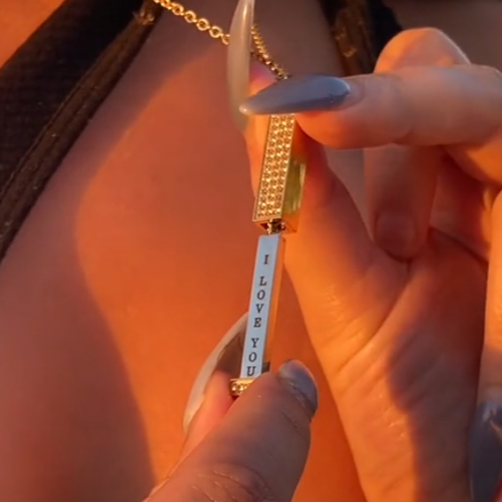 Collier 'I Love You' - Et smykke af evig kærlighed